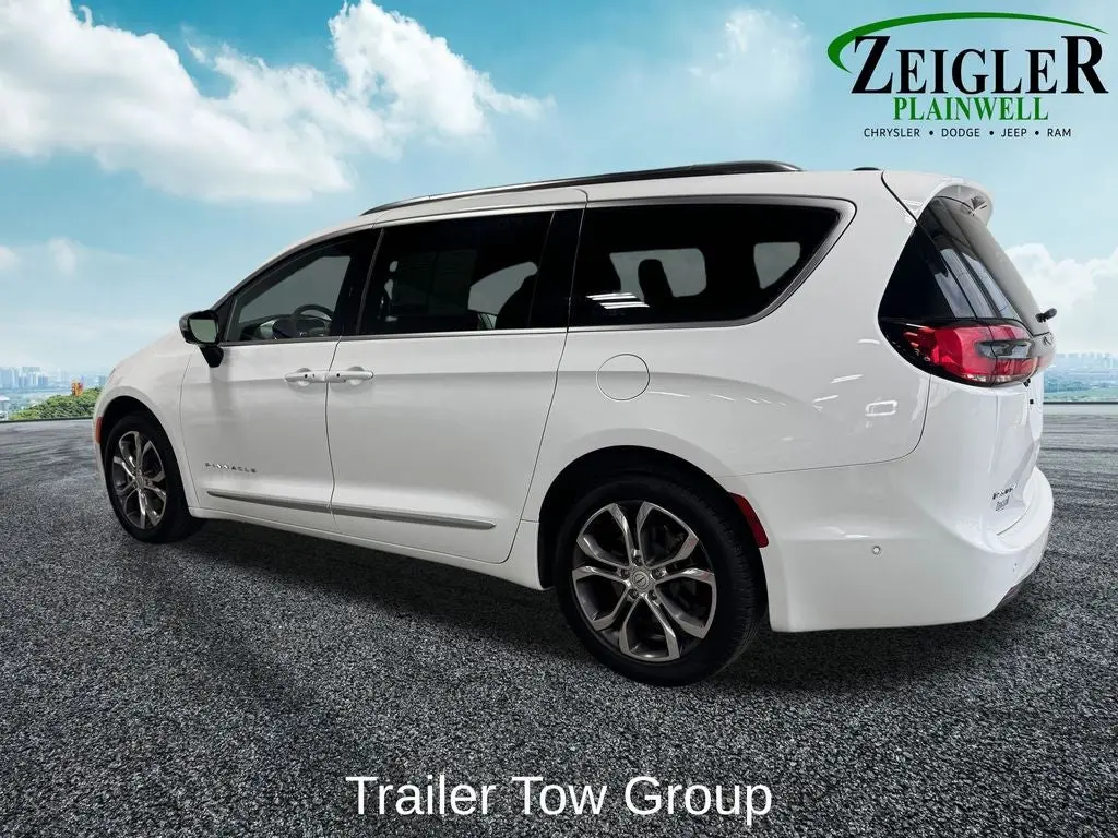 2025 Chrysler Pacifica Pinnacle AWD photo 3