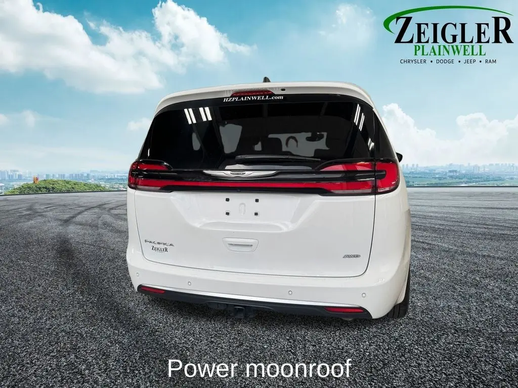 2025 Chrysler Pacifica Pinnacle AWD photo 5