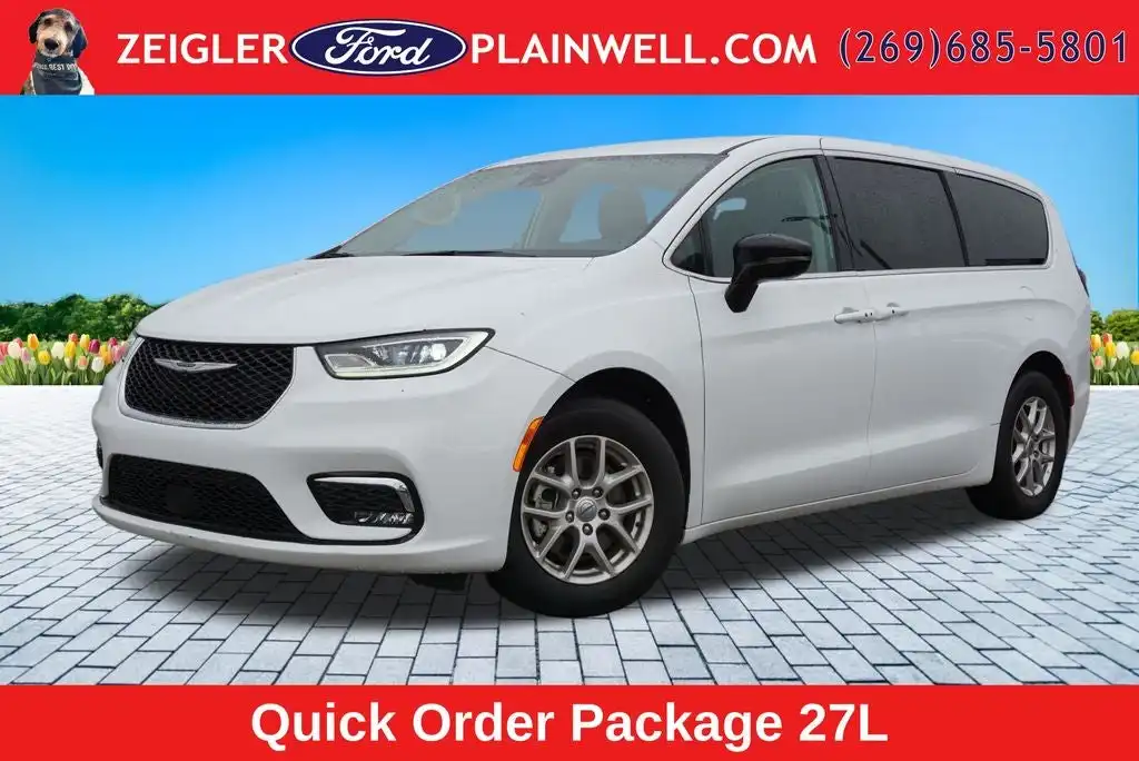 2024 Chrysler Pacifica Touring L's photo