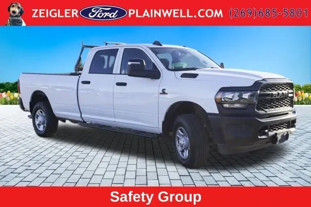 2024 RAM 3500 Tradesman 4X4 Crew Cab LWB photo 4
