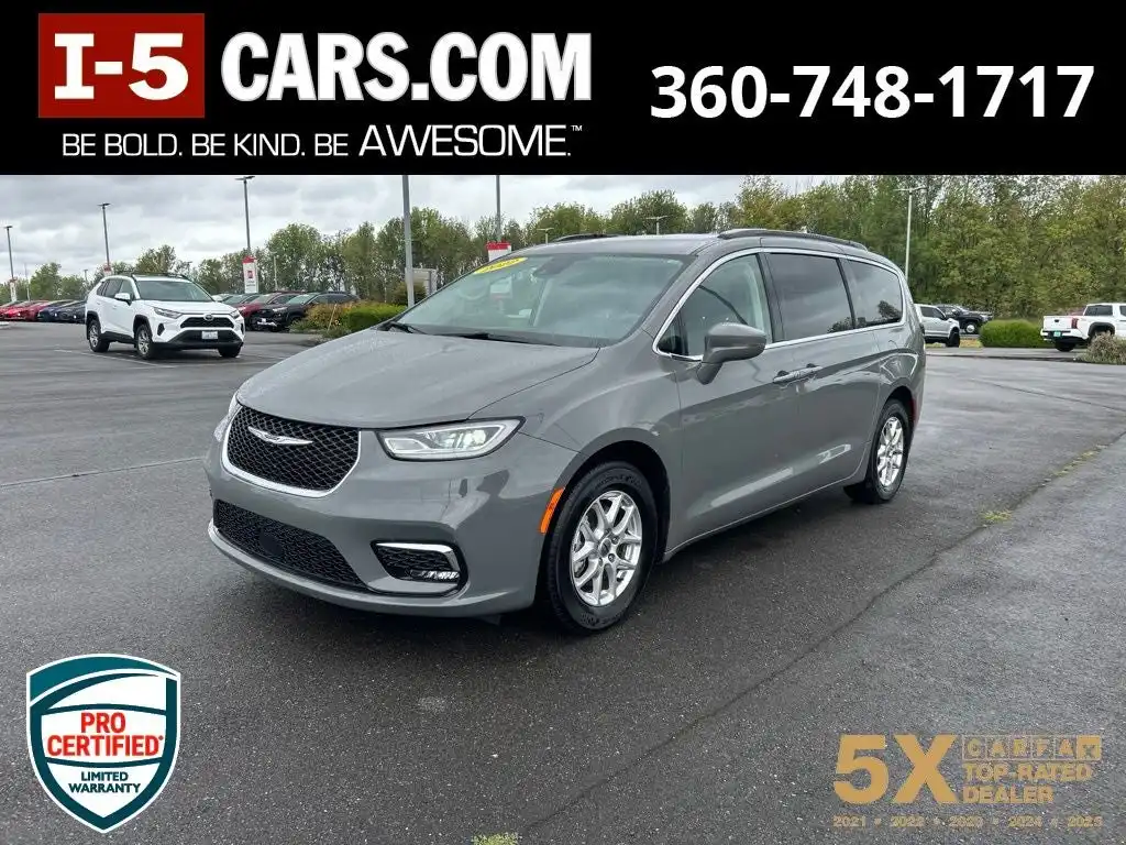 2022 Chrysler Pacifica Touring L's photo