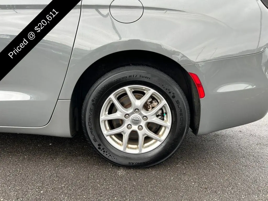 2022 Chrysler Pacifica Touring L photo 4