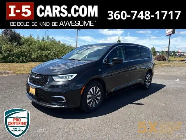 2023 Chrysler Pacifica Hybrid Touring L Hybrid's photo