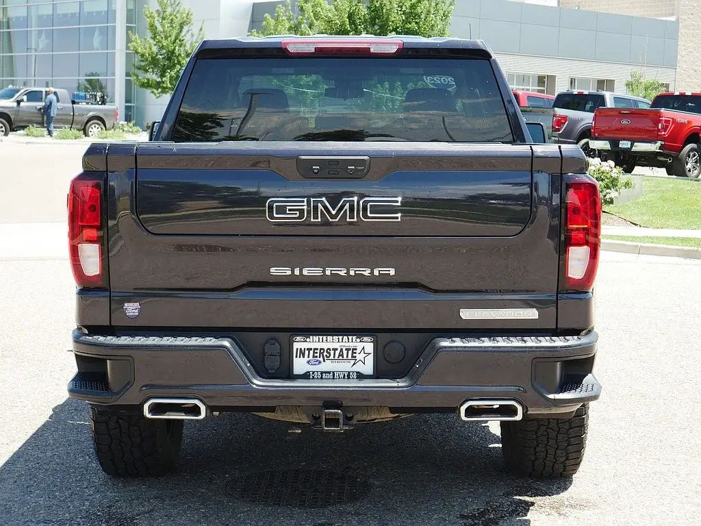 2023 GMC Sierra 4WD Crew Cab Standard Box Elevation photo 4
