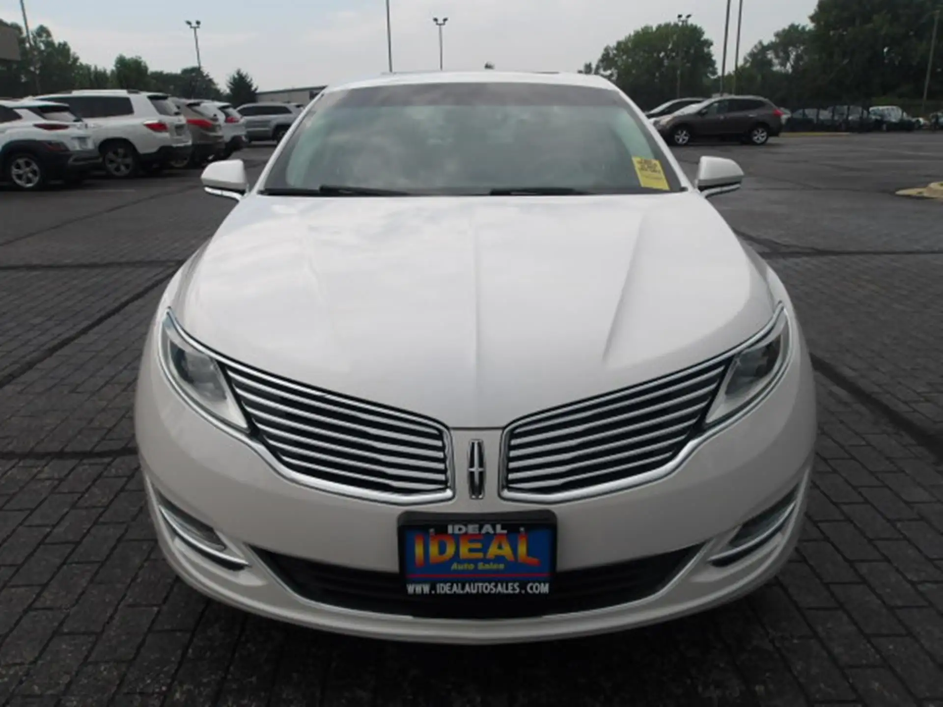 2015 Lincoln MKZ Front Wheel Drive's photo
