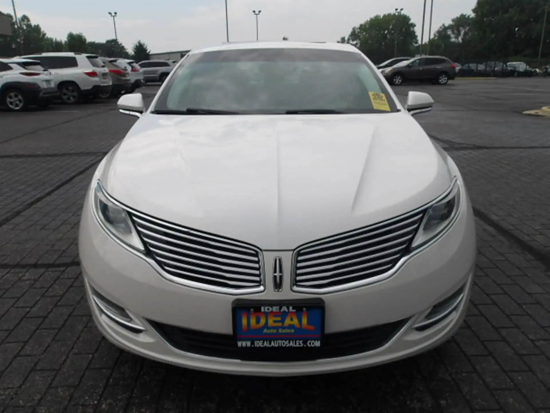 2015 Lincoln MKZ Front Wheel Drive's photo