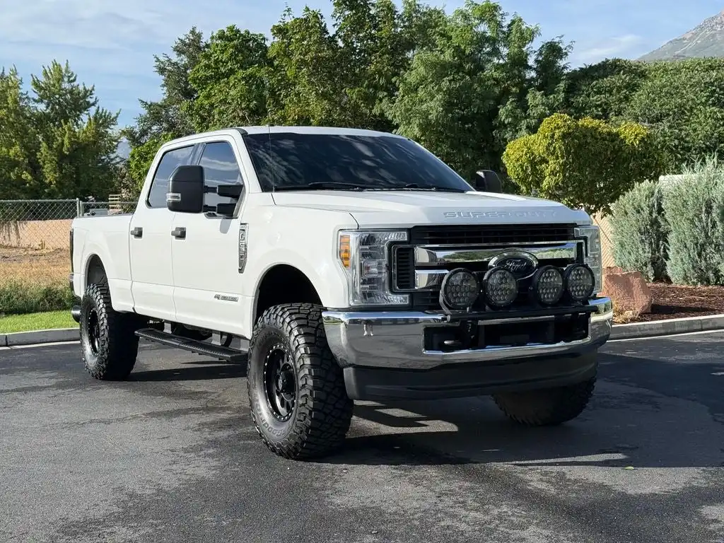 2019 Ford F-250 XLT 4WD Crew Cab 6-3/4' Box's photo