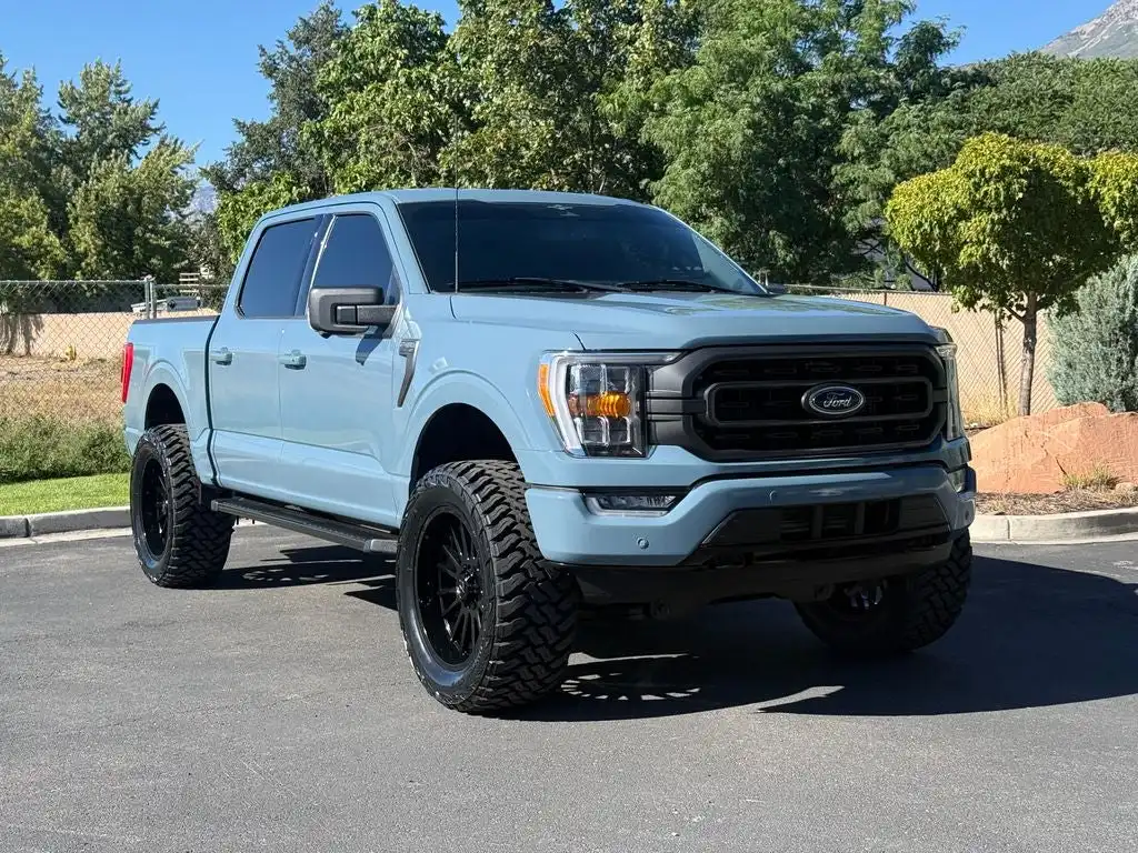 2023 Ford F-150 XLT 4WD SuperCrew 145 in's photo