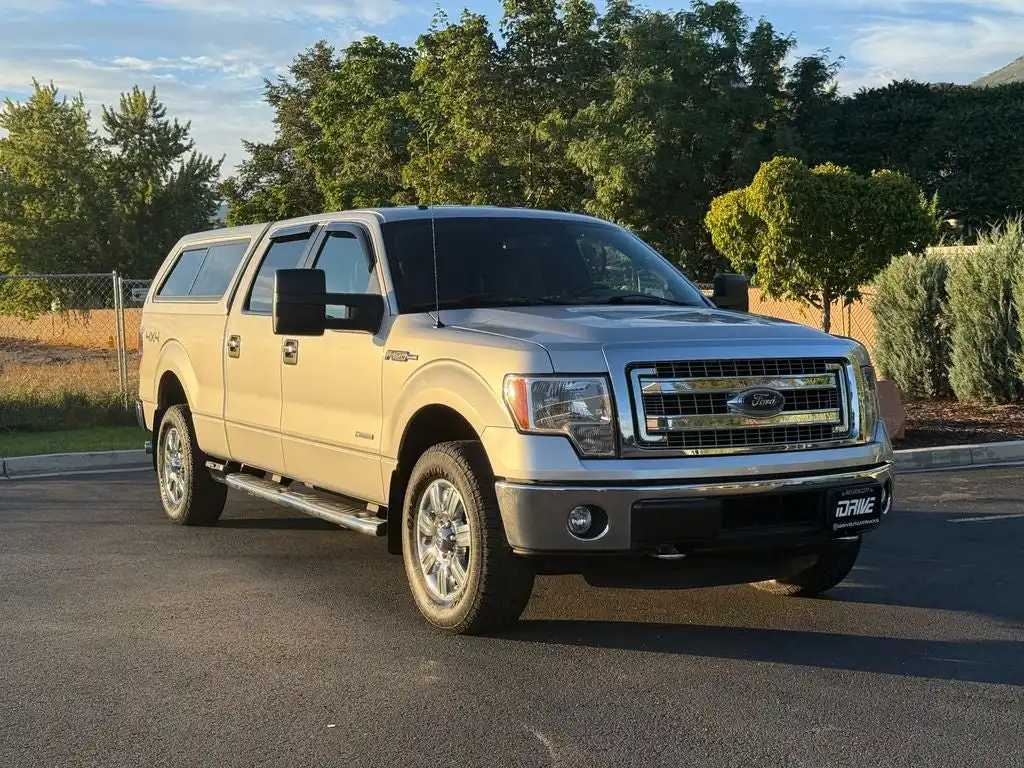 2014 Ford F-150 XLT 4WD SuperCrew 145 in's photo