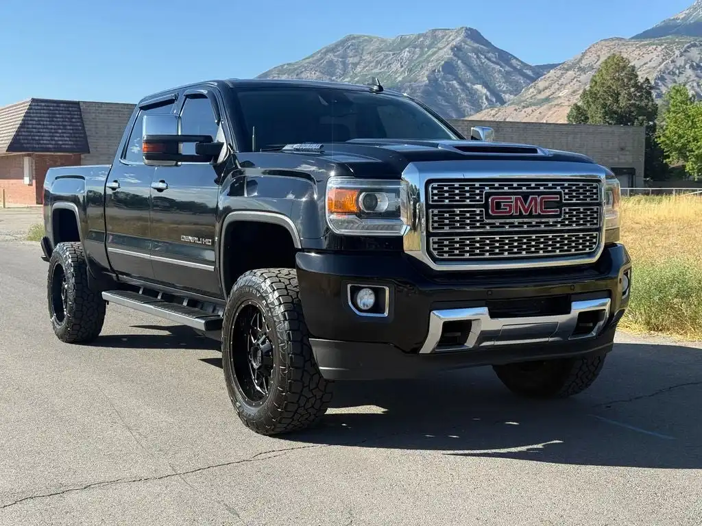 2018 GMC Sierra 4WD Crew Cab Standard Box Denali's photo