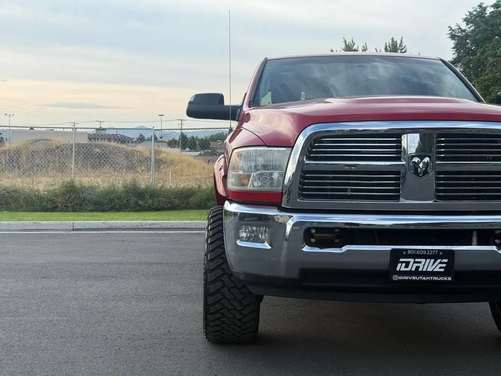 2010 RAM 2500 SLT 4X4 Crew Cab SWB photo 4