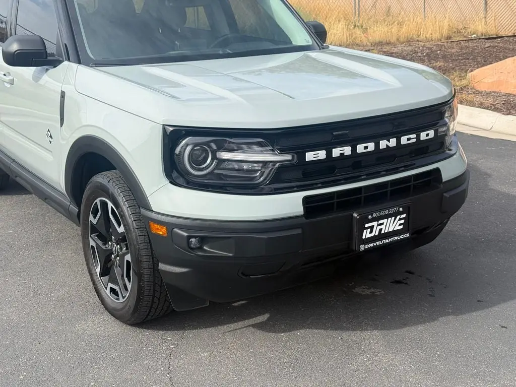 2023 Ford Bronco Sport Outer Banks 4WD photo 3