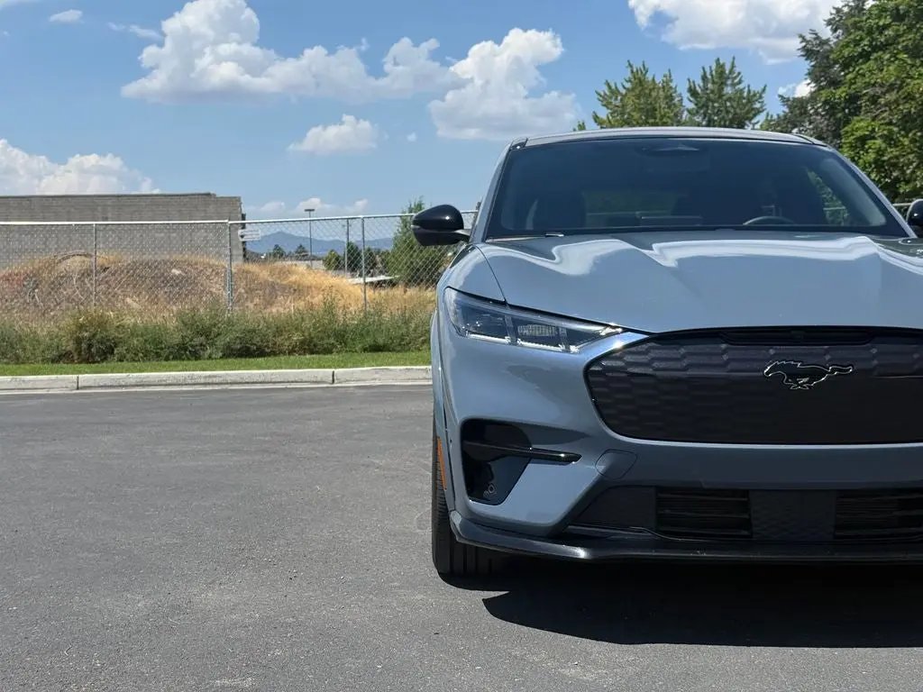 2023 Ford Mustang-Mach-e GT photo 4