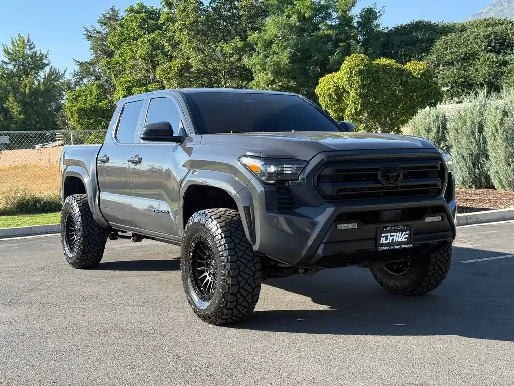 2024 Toyota Tacoma SR5 4x4 Double Cab's photo
