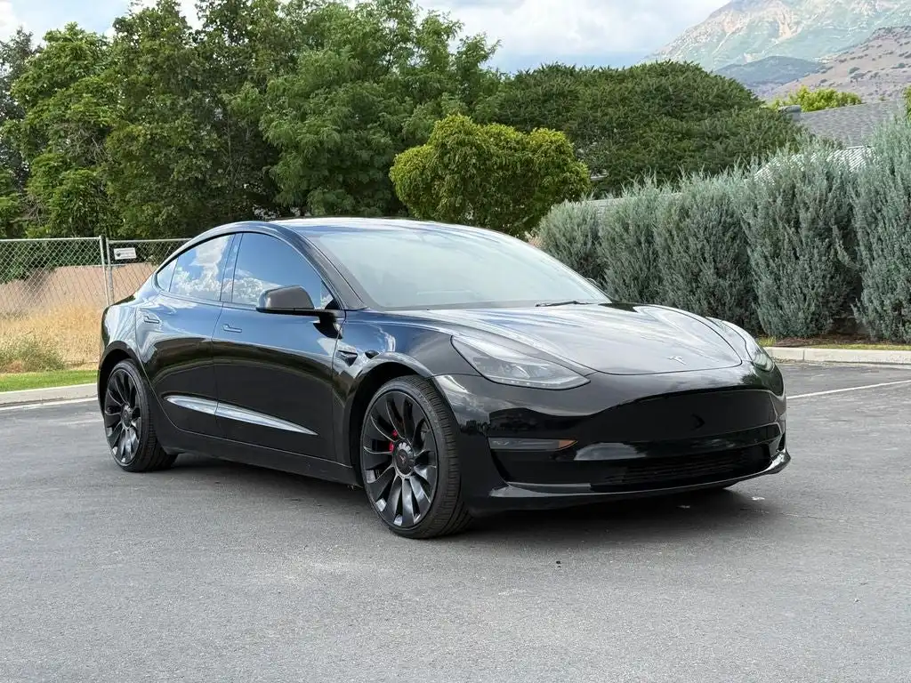 2023 Tesla Model 3 Performance's photo
