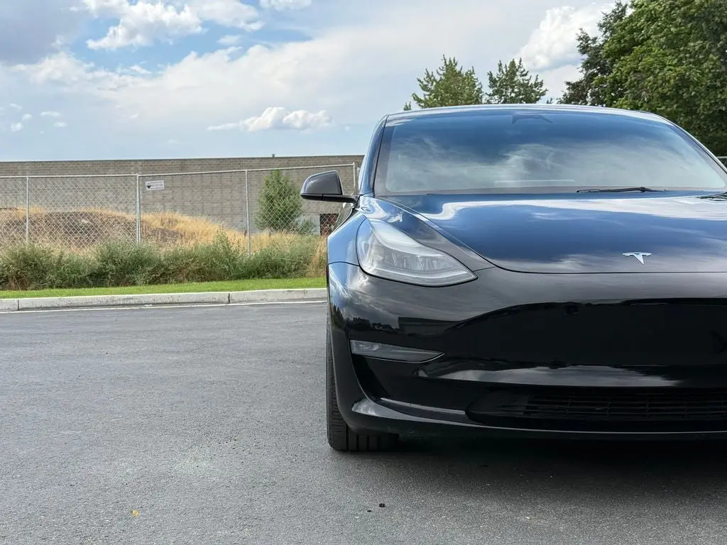 2023 Tesla Model 3 Performance photo 4