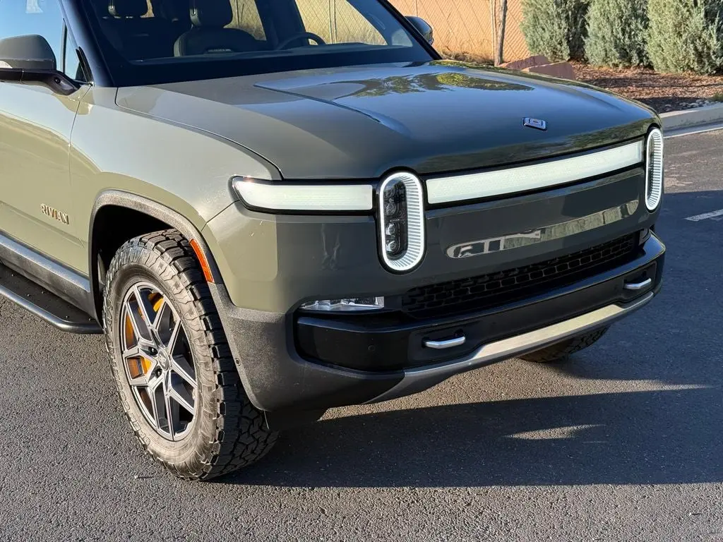 2022 Rivian R1S Launch Edition photo 3
