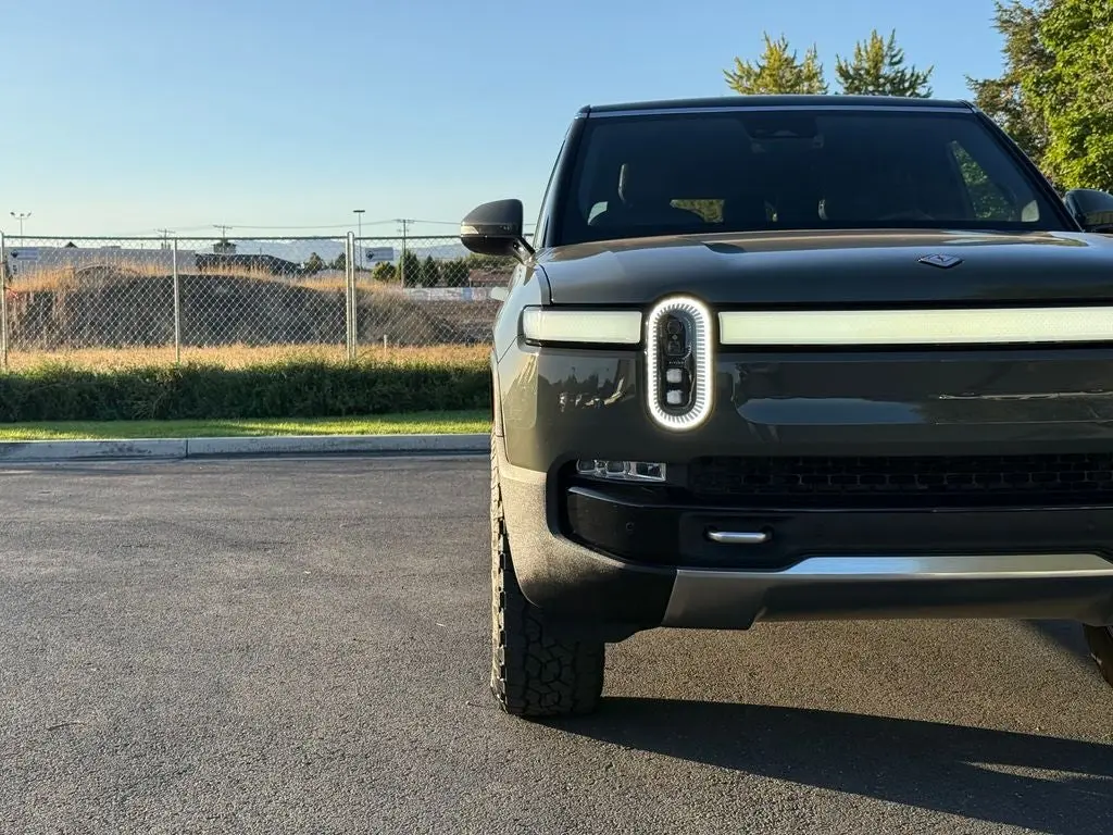 2022 Rivian R1S Launch Edition photo 4