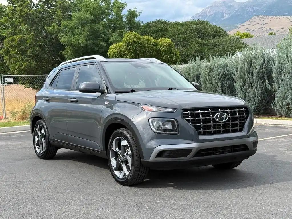2023 Hyundai Venue SEL IVT's photo