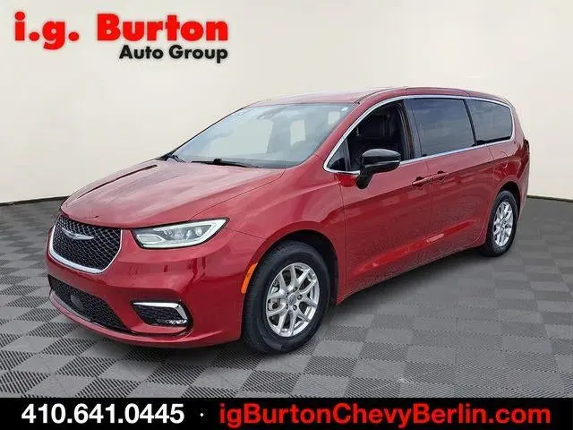 2025 Chrysler Pacifica Select photo 3