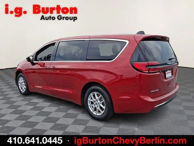 2025 Chrysler Pacifica Select photo 4
