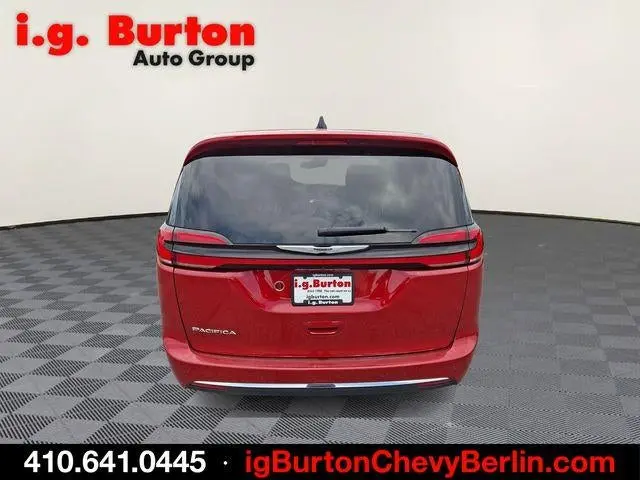 2025 Chrysler Pacifica Select photo 5