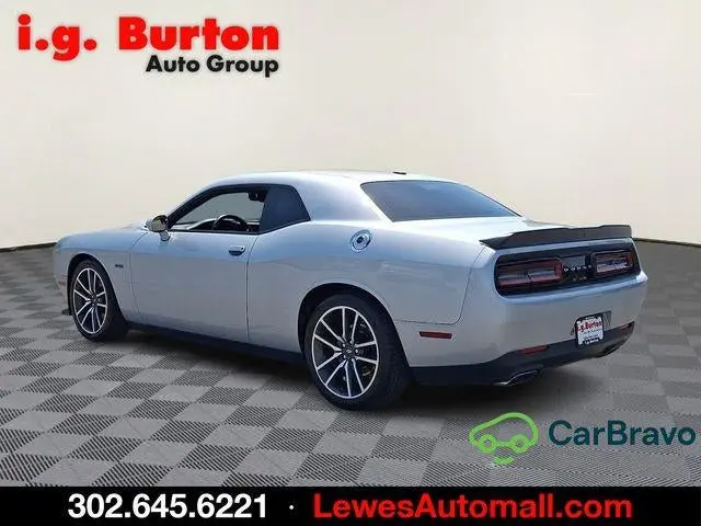2023 Dodge Challenger R/T photo 4