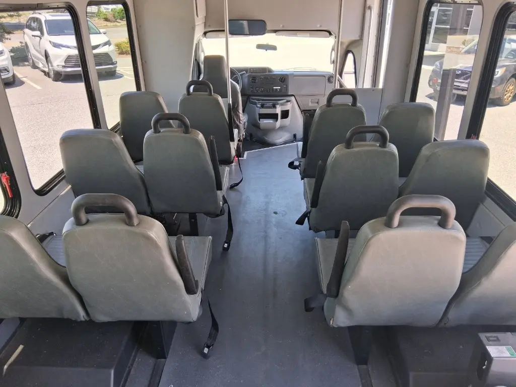 2016 Ford E-Series SRW E-350 Super Duty 138 in WB photo 5