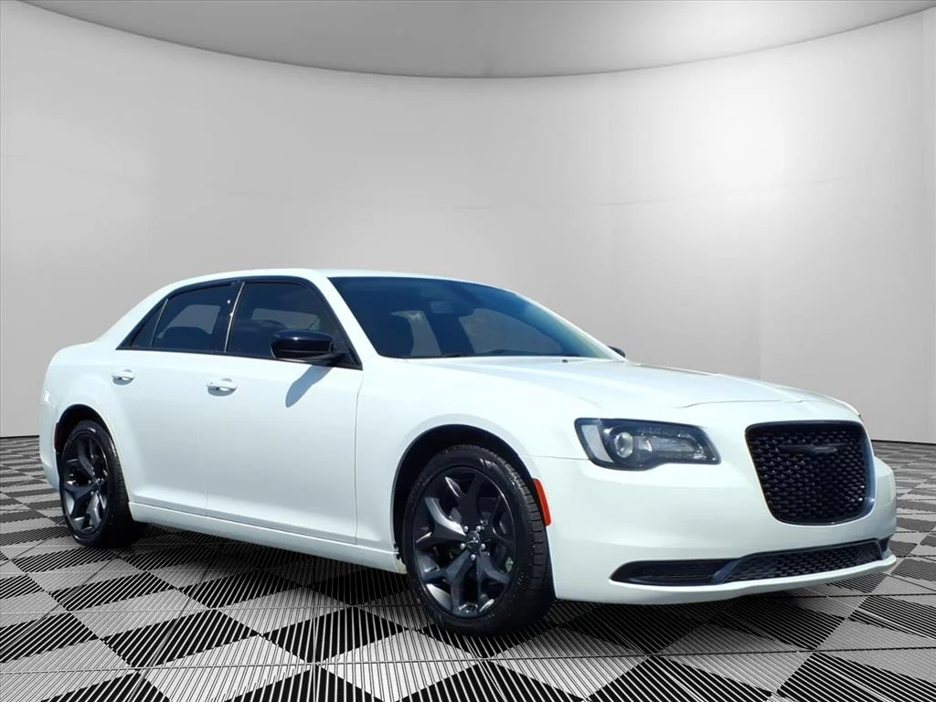 2023 Chrysler 300 Touring's photo