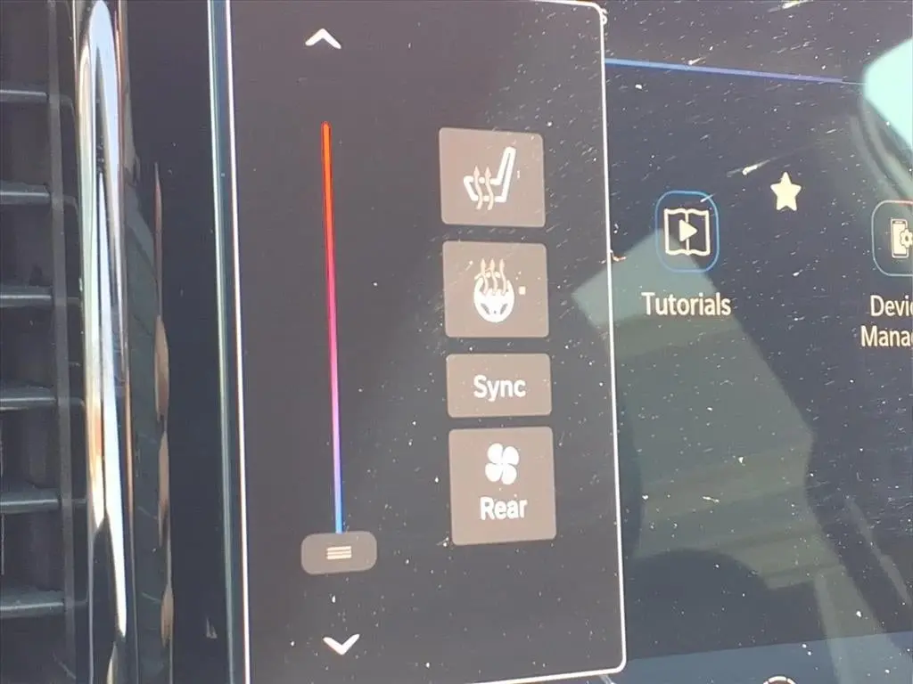 2027 Chrysler Pacifica Select photo 5