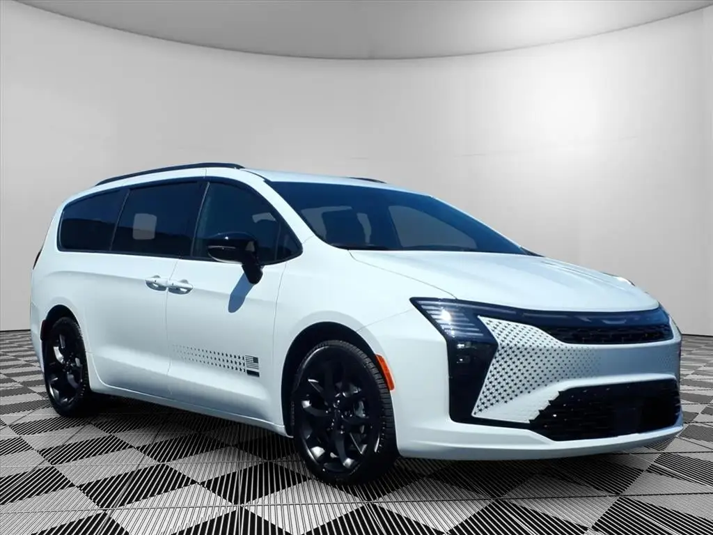 2027 Chrysler Pacifica Select photo 1