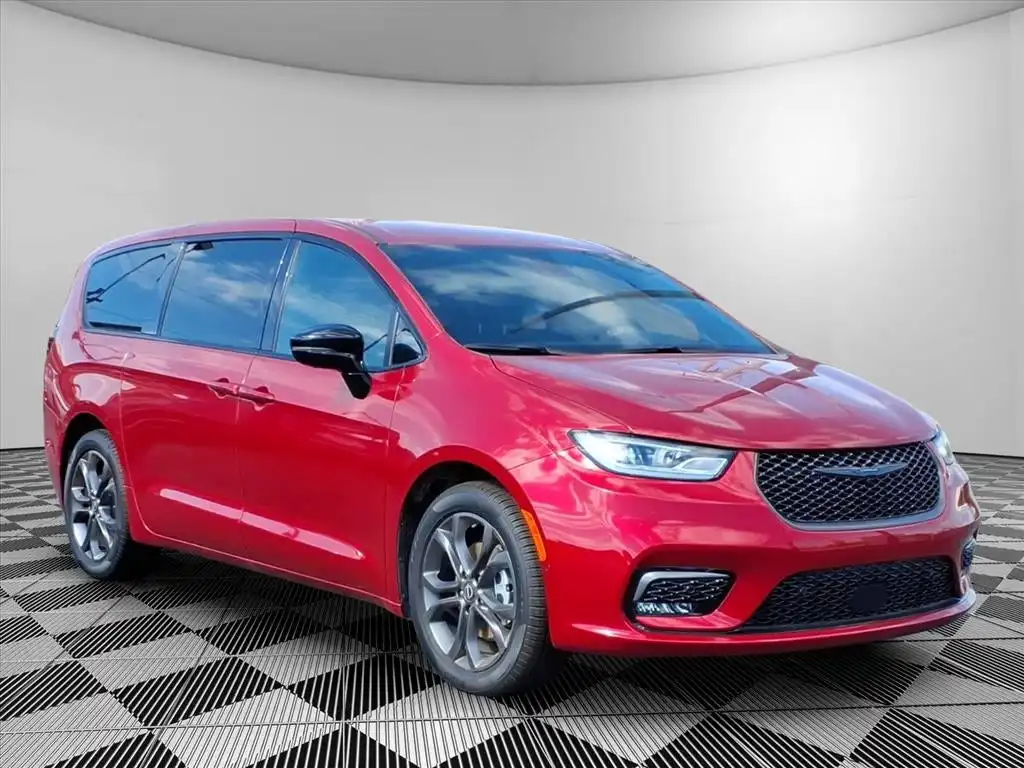 2026 Chrysler Pacifica Select's photo