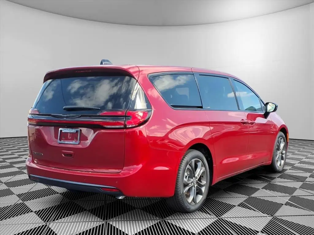 2026 Chrysler Pacifica Select photo 4
