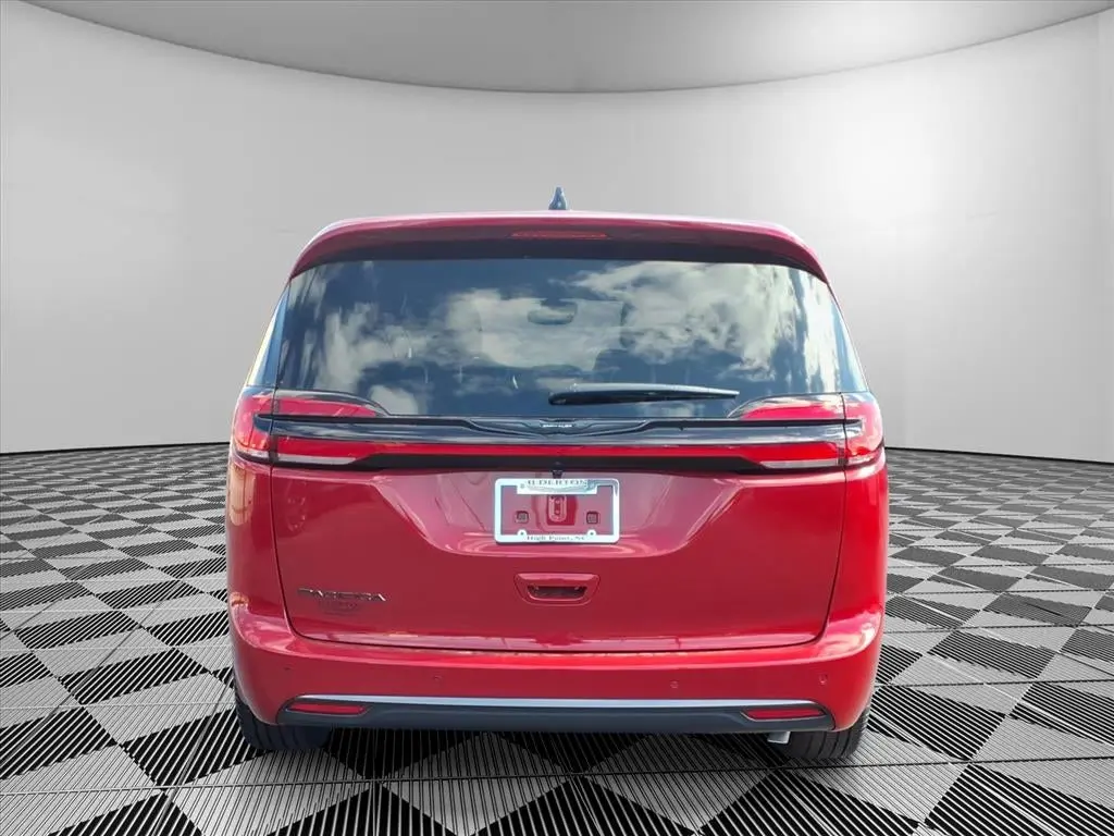 2026 Chrysler Pacifica Select photo 5