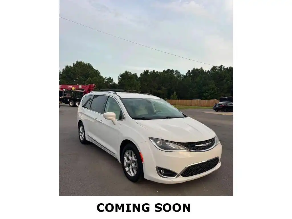 2019 Chrysler Pacifica Touring L's photo
