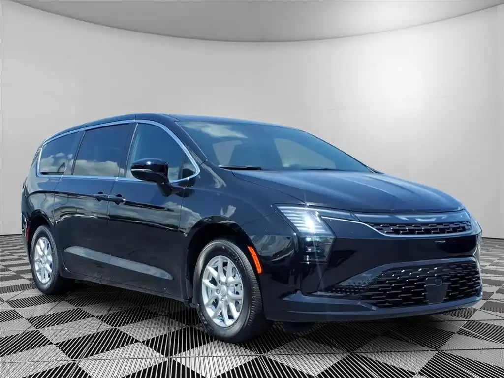 2027 Chrysler Pacifica Select's photo