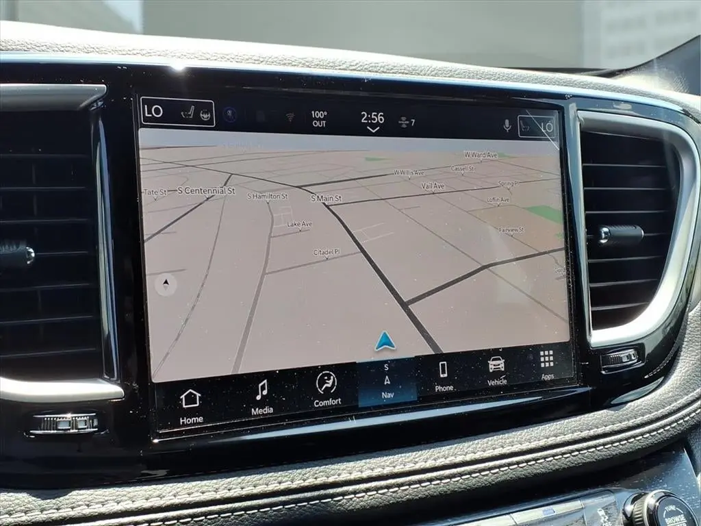 2027 Chrysler Pacifica Select photo 5