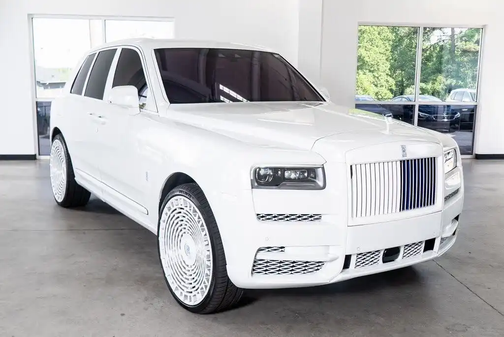 2023 Rolls-Royce Cullinan Black Badge's photo
