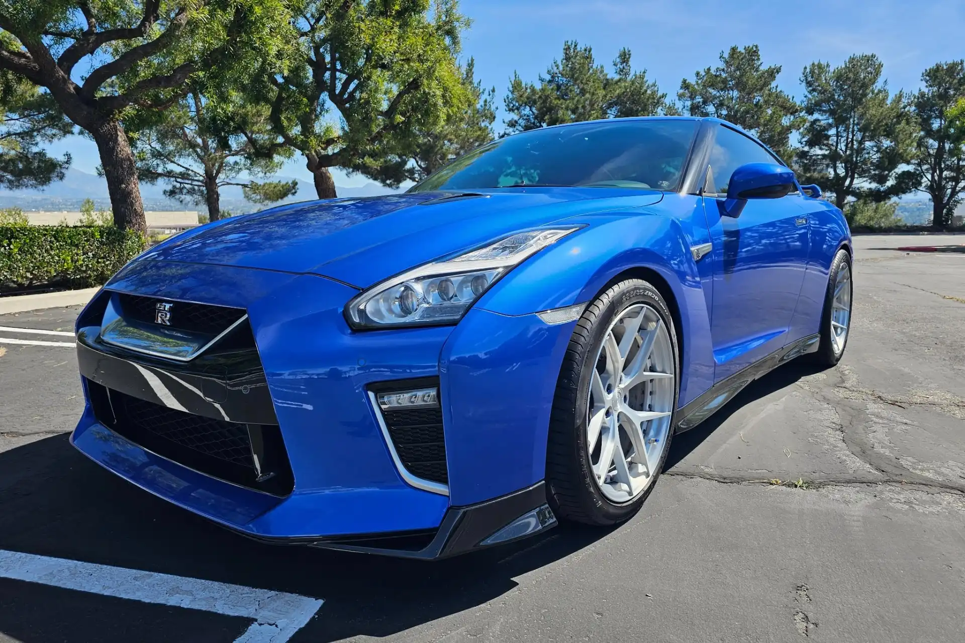 2021 Nissan GT-R Premium's photo