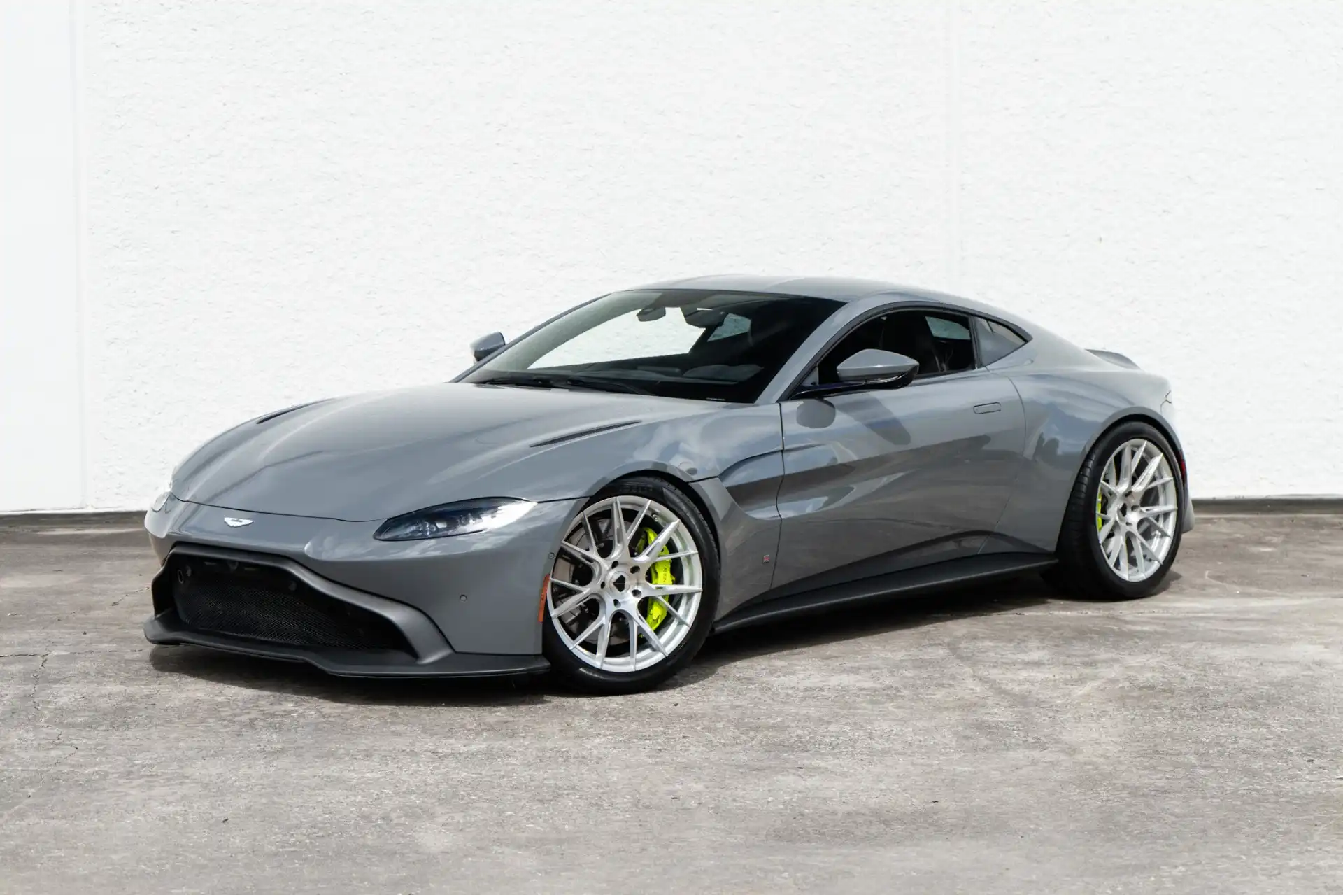2020 Aston Martin Vantage 4.0 V8's photo