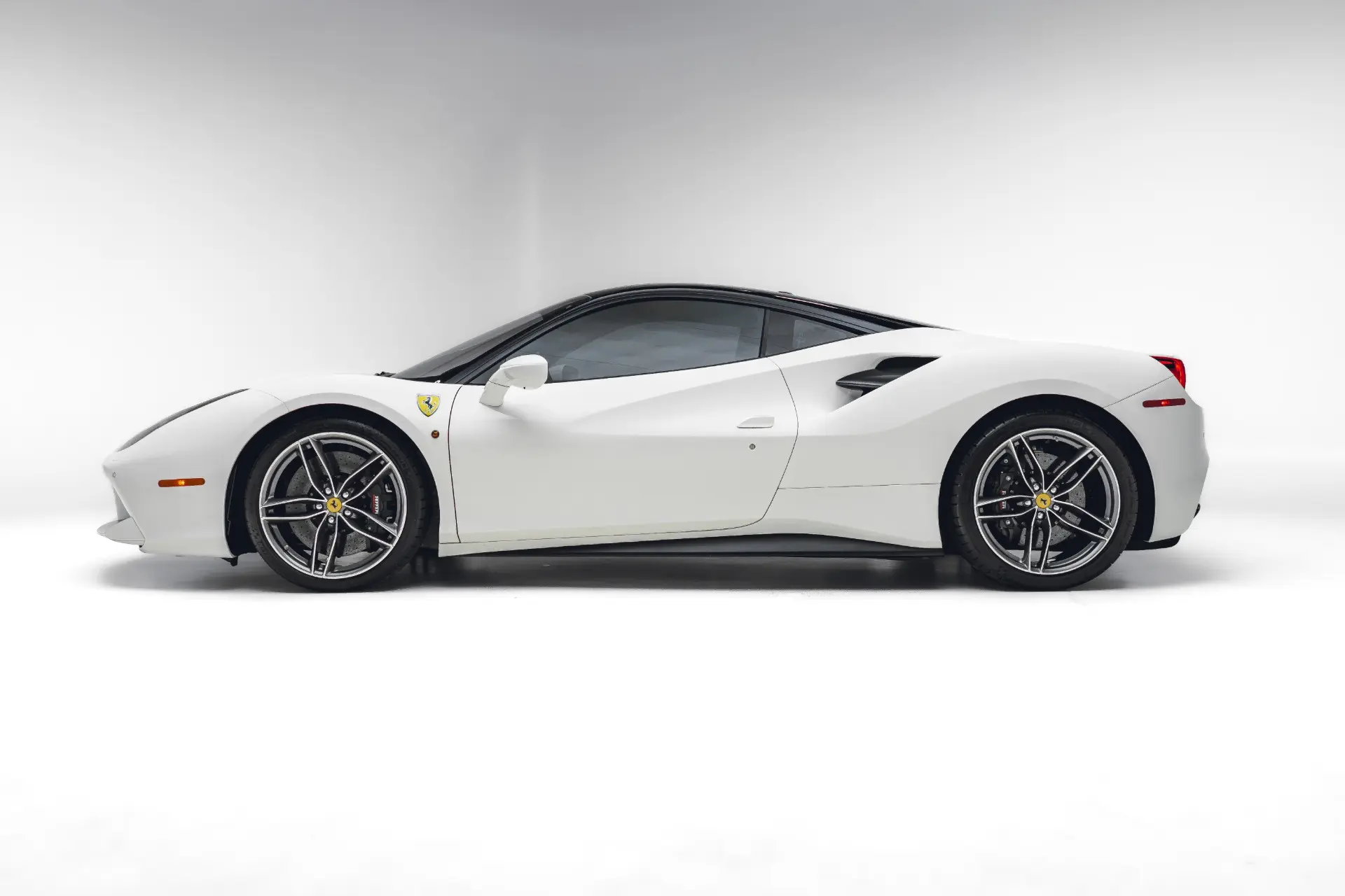 2018 Ferrari 488 Base photo 3