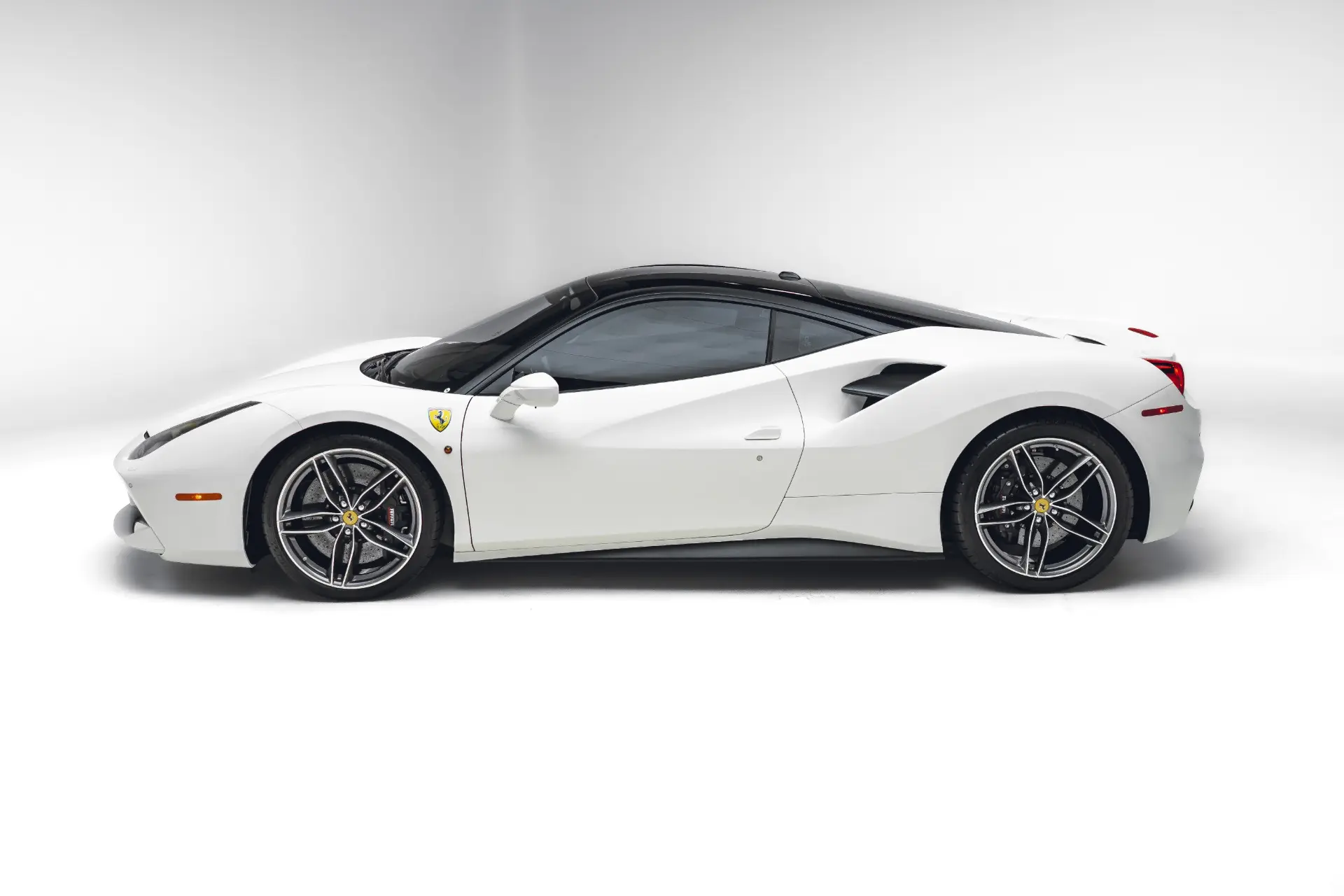 2018 Ferrari 488 Base photo 4