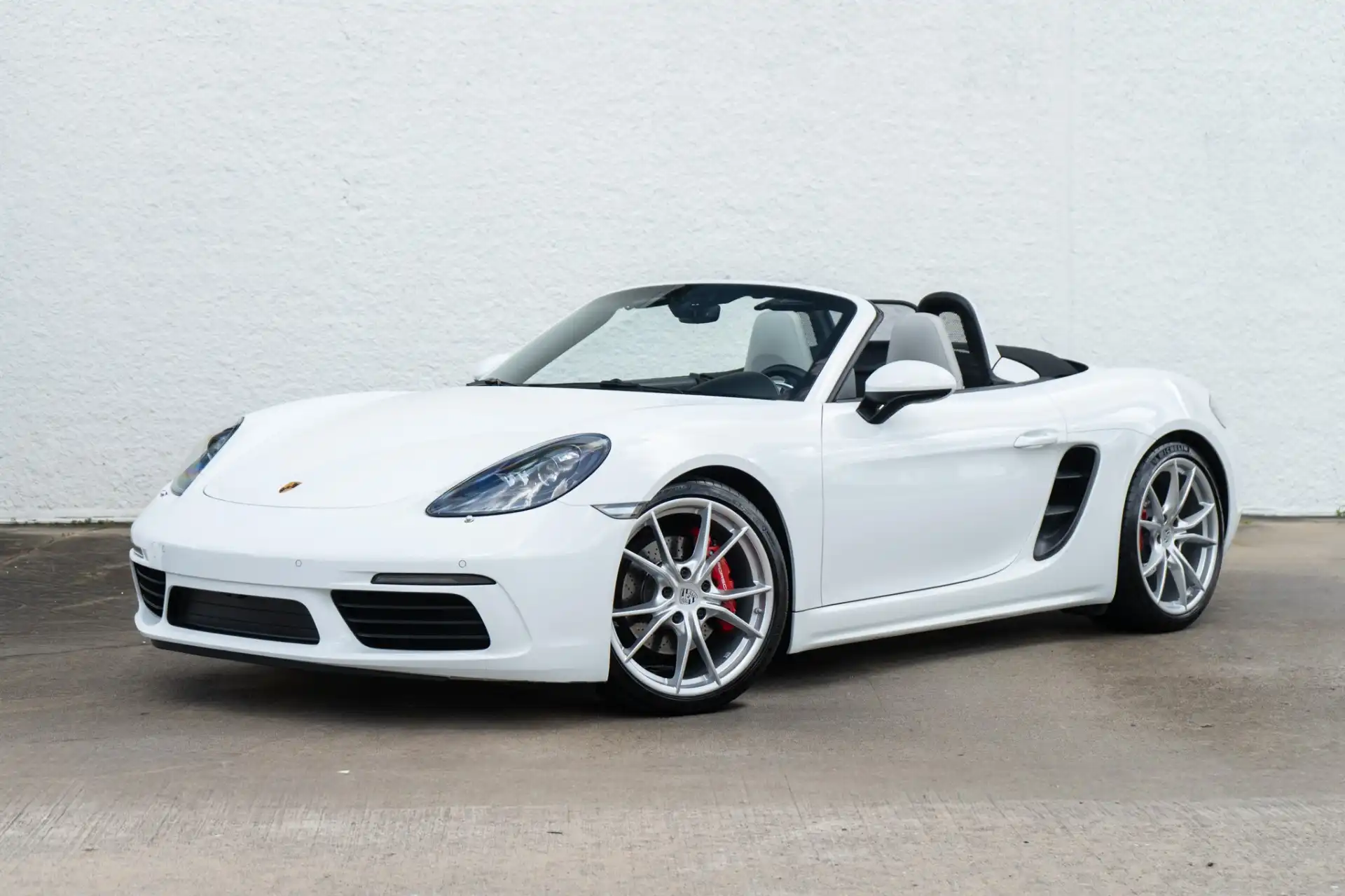2023 Porsche 718 Boxster S's photo