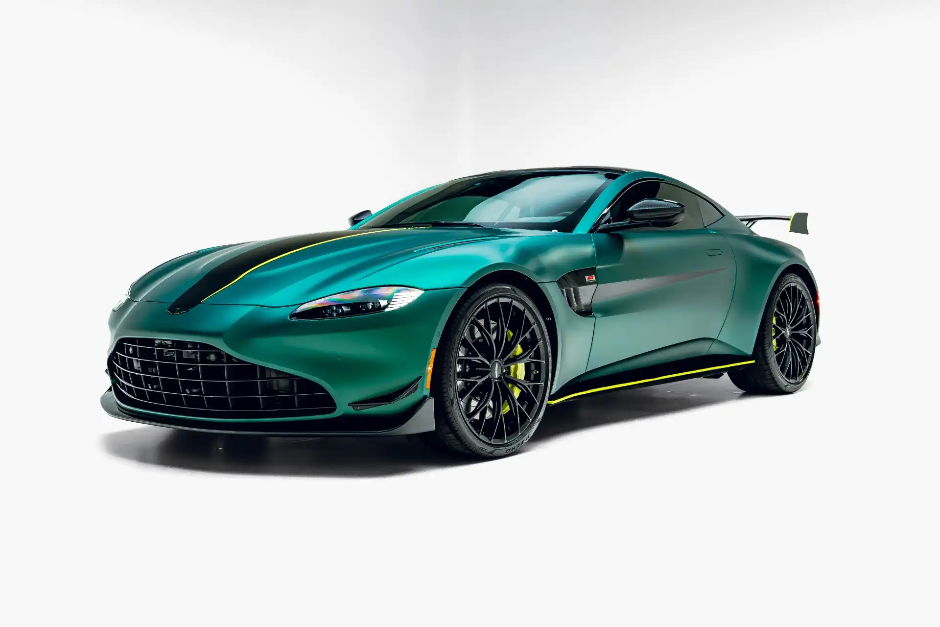 2023 Aston Martin Vantage F1's photo