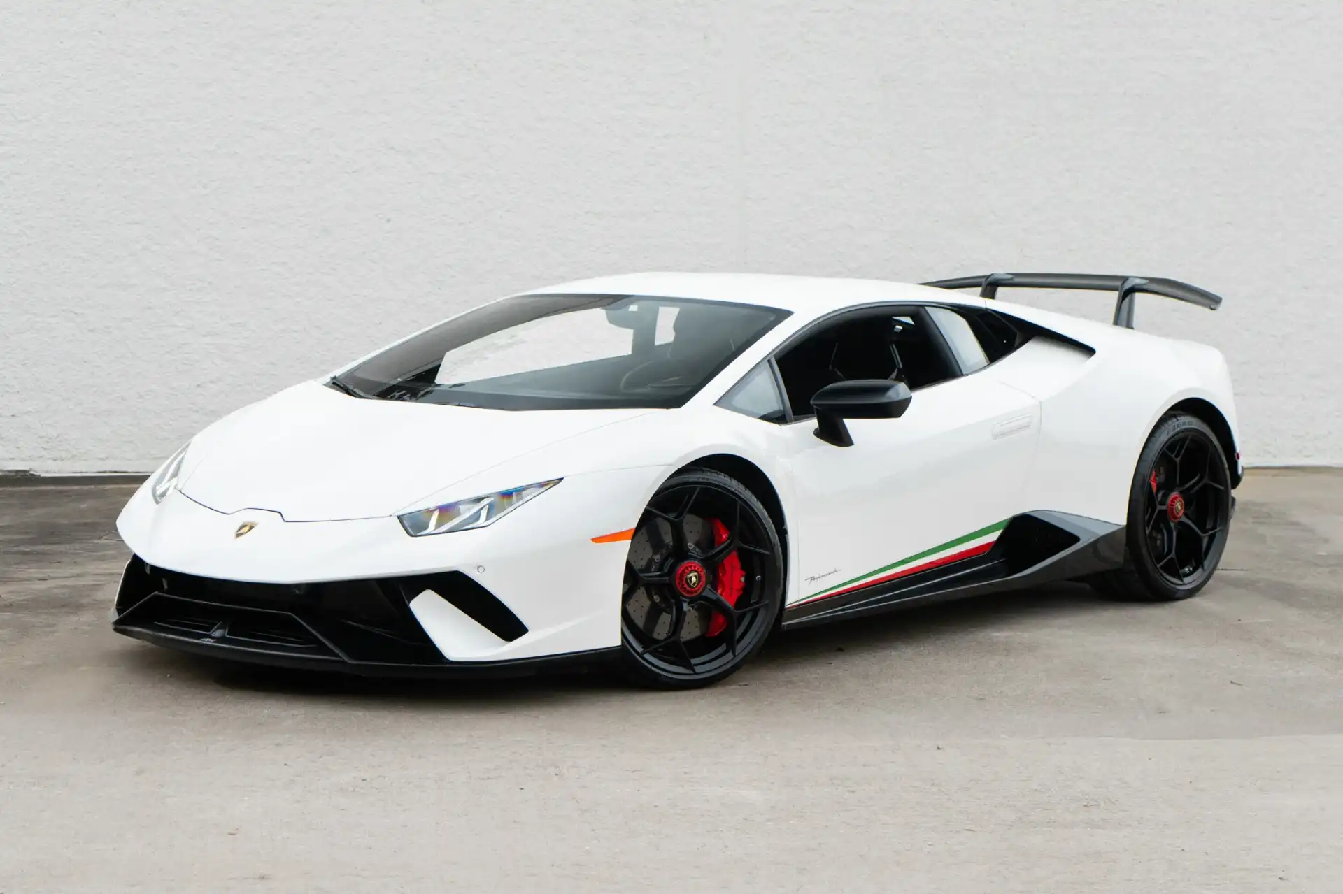 2018 Lamborghini Huracan LP 610-4 Performante Coupe's photo