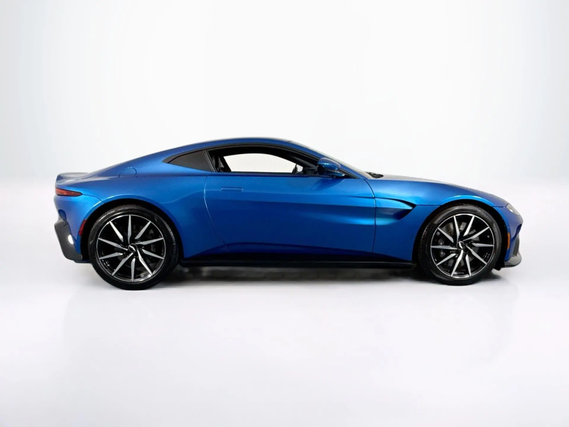 2019 Aston Martin Vantage 4.0 V8 photo 4
