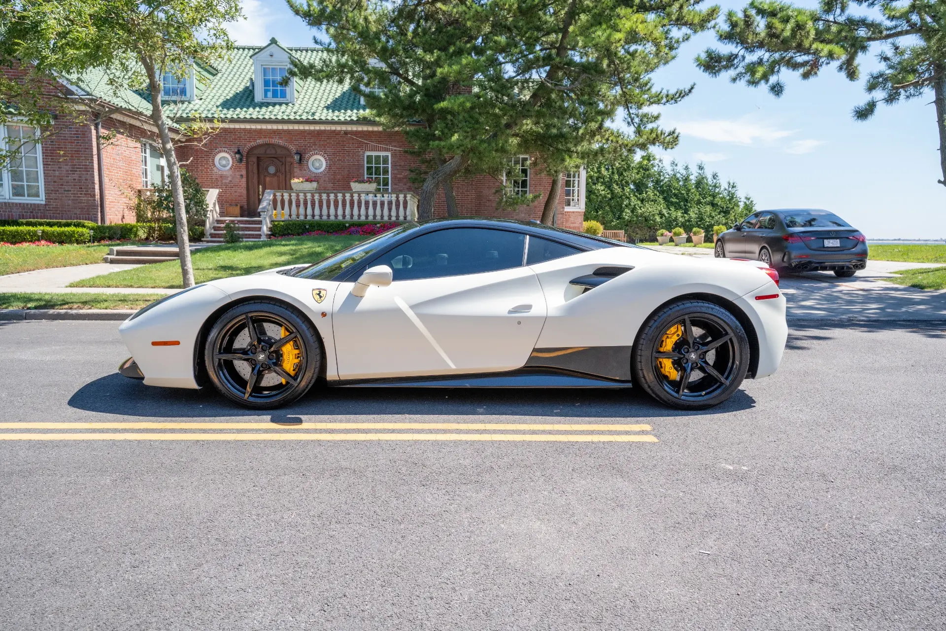 2018 Ferrari 488 Base photo 4