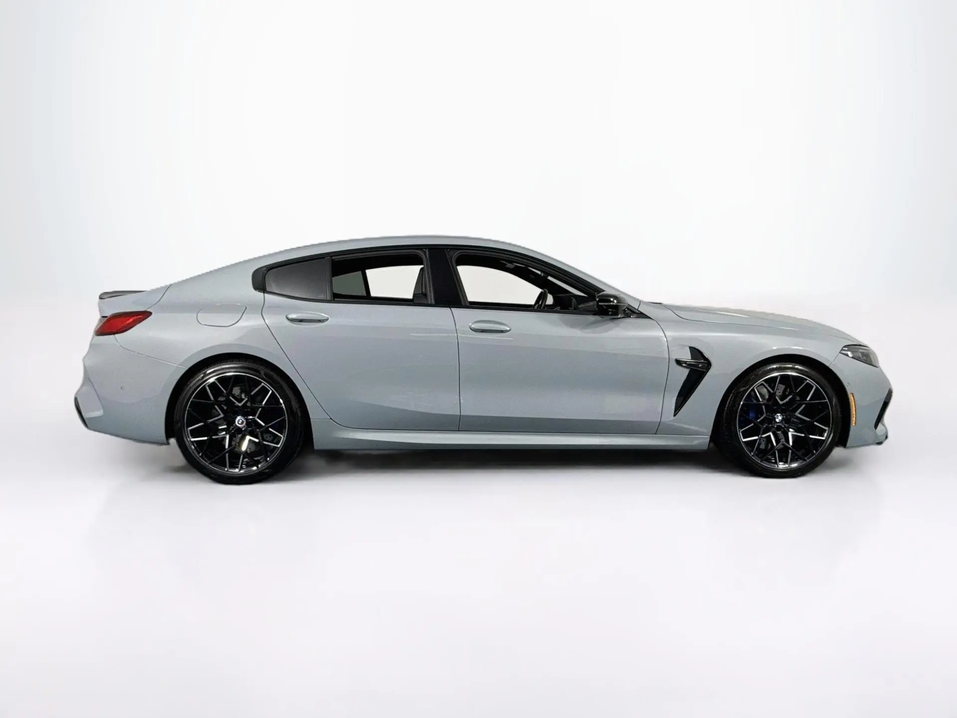 2023 BMW M8 Competition photo 4