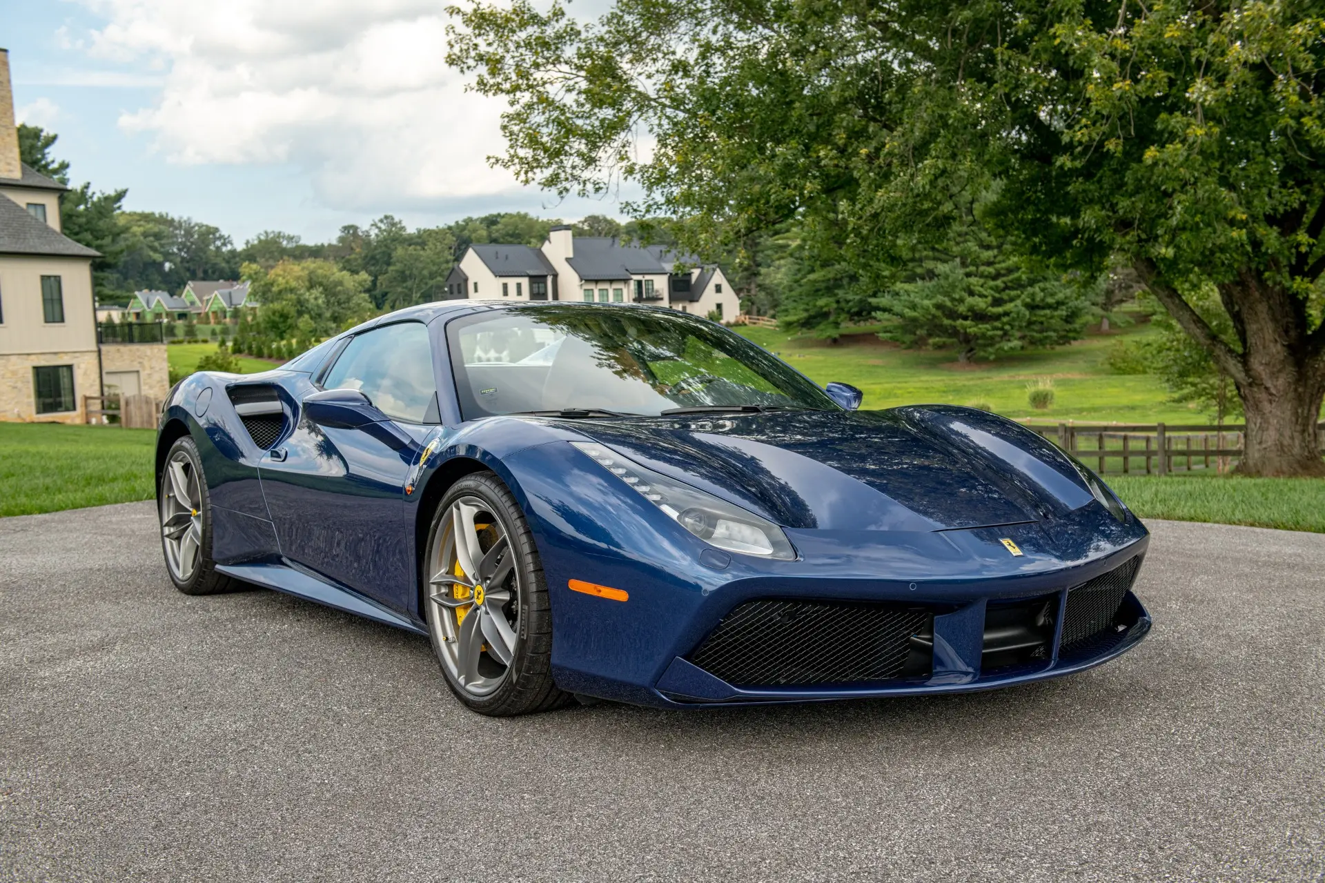 2019 Ferrari 488 Base photo 3