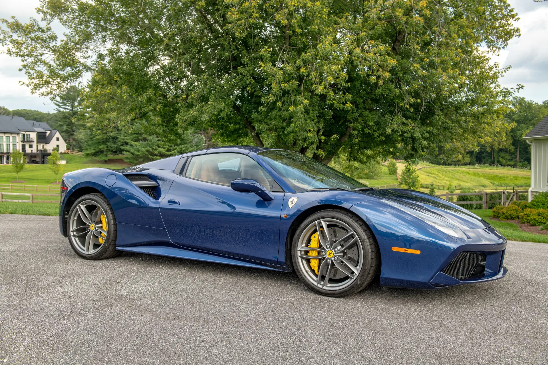 2019 Ferrari 488 Base photo 4
